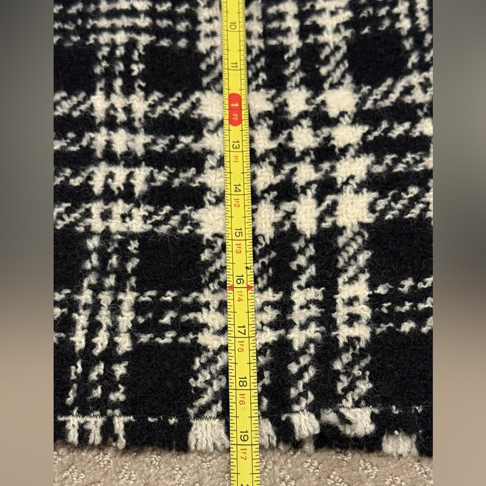 Dolce & Gabbana Houndstooth Plaid Wool Skirt in Black & White - Picture 3 of 8